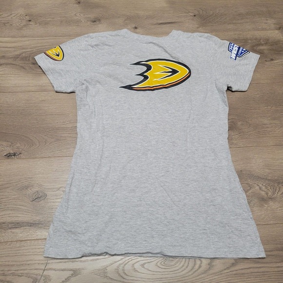Anaheim Ducks NHL T Shirt Womens Medium Gray Short Sleeve Crew Neck - Picture 6 of 6
